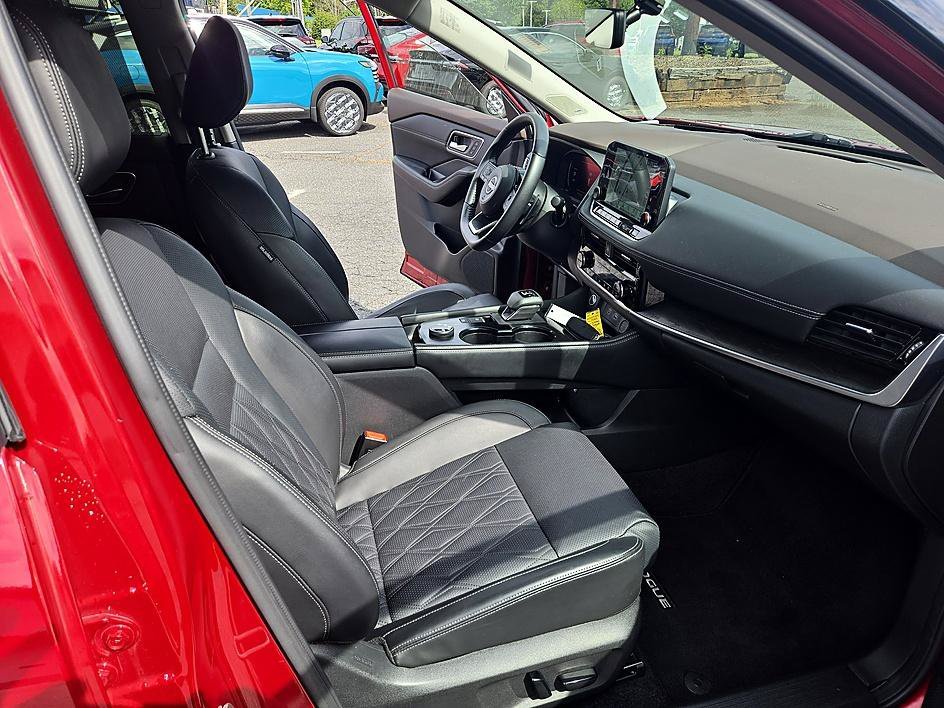 Used 2023 Scarlet Ember Tintcoat Nissan Platinum image 25