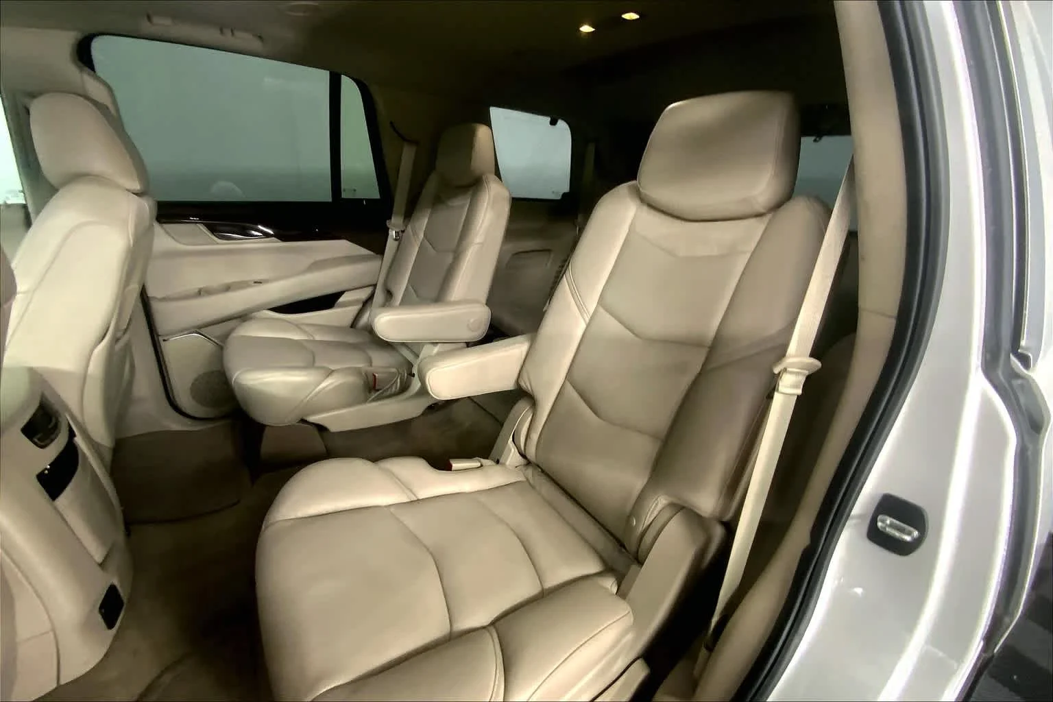 Used 2016 Crystal White Tricoat Cadillac Premium Collection image 19