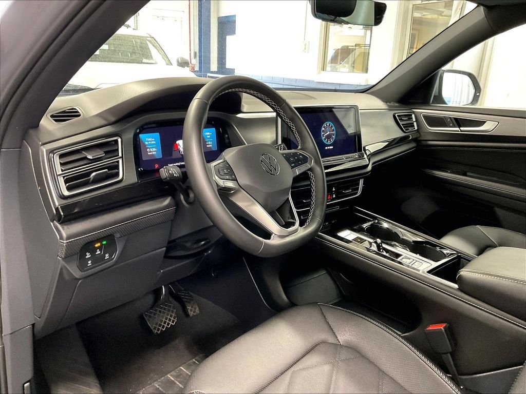 Used 2026 Silver Volkswagen 2.0T SE w/Technology image 8