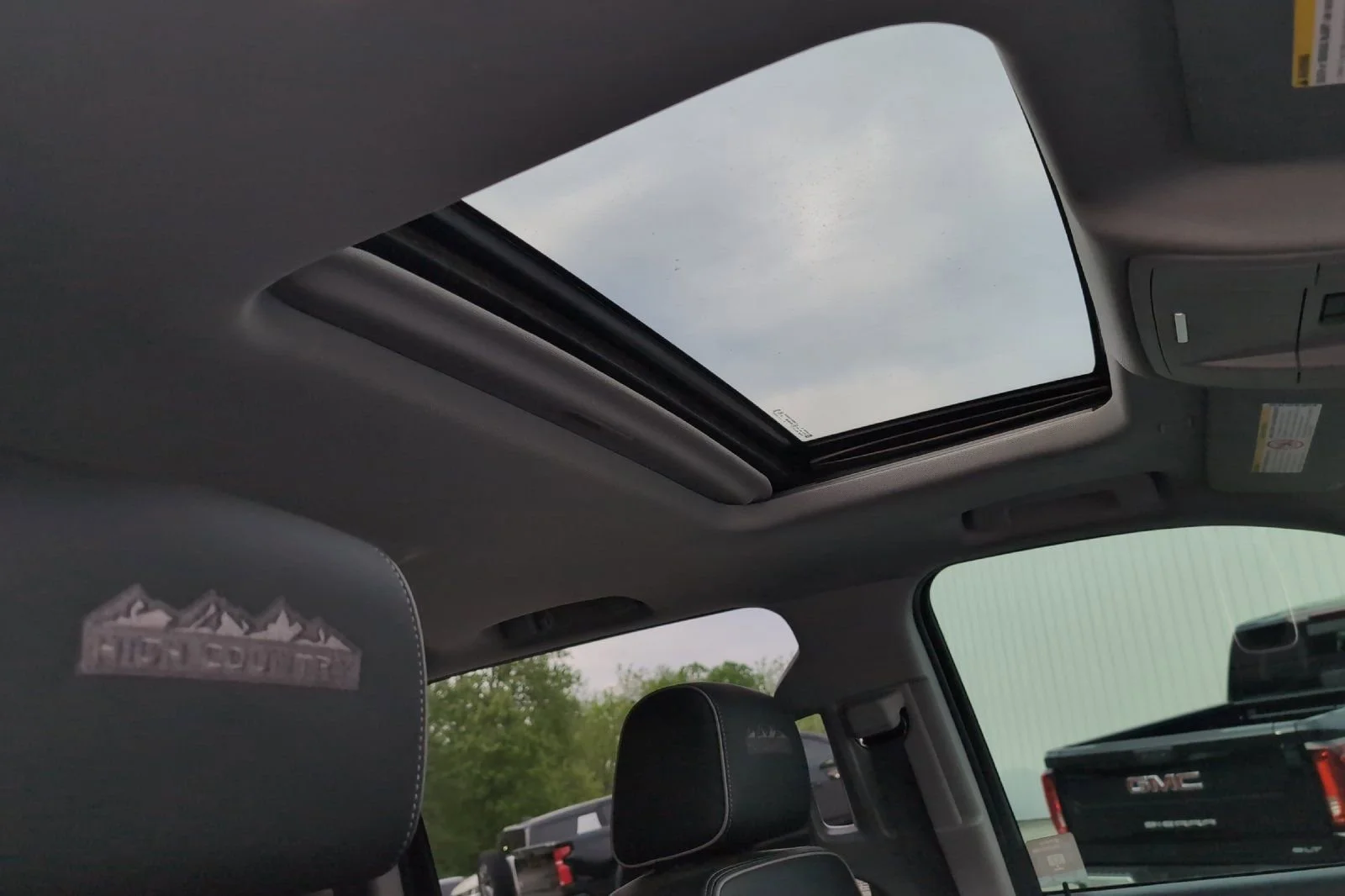 Used 2019 SUMMIT WHITE Chevrolet High Country image 17