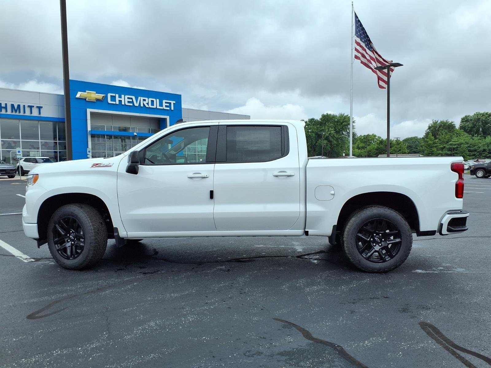 New 2026 Summit White Chevrolet RST image 22