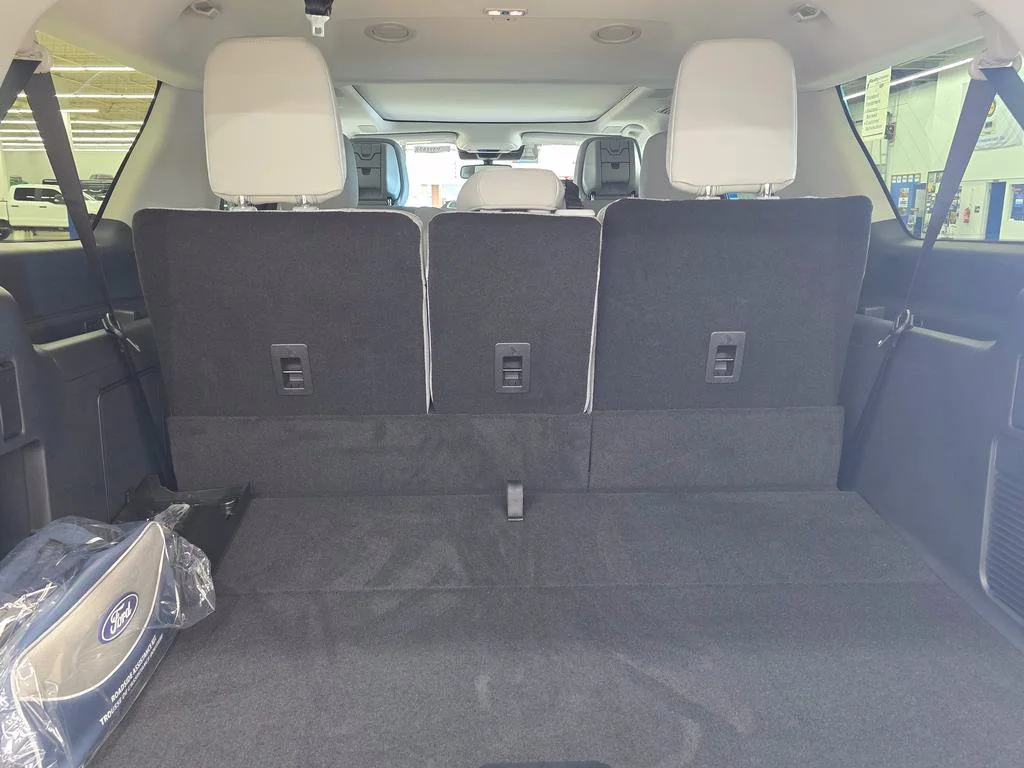 New 2027 Star White Metallic Tri-Coat Ford MAX Platinum image 9