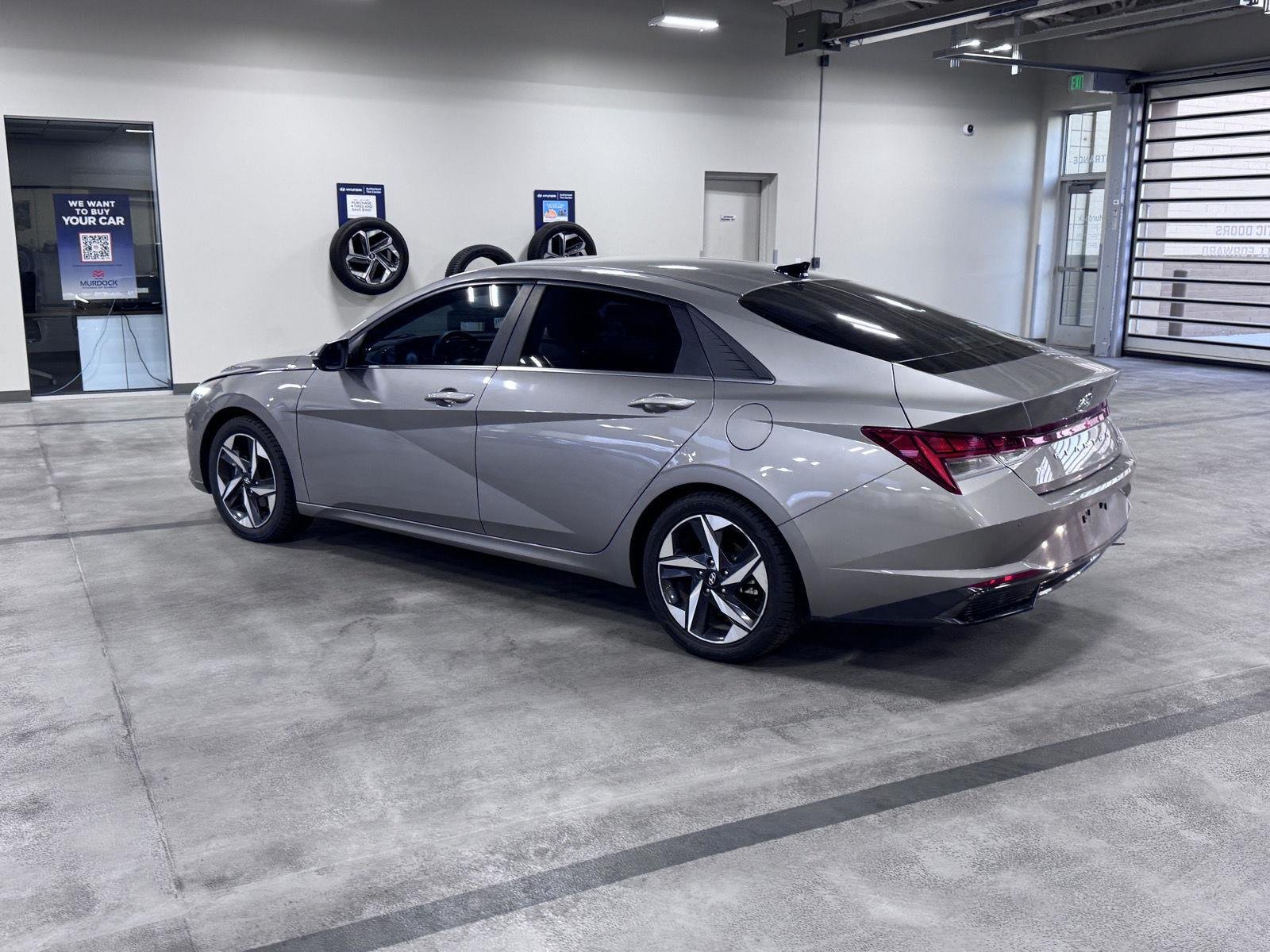Certified Used 2023 Fluid Metal Hyundai Limited image 5