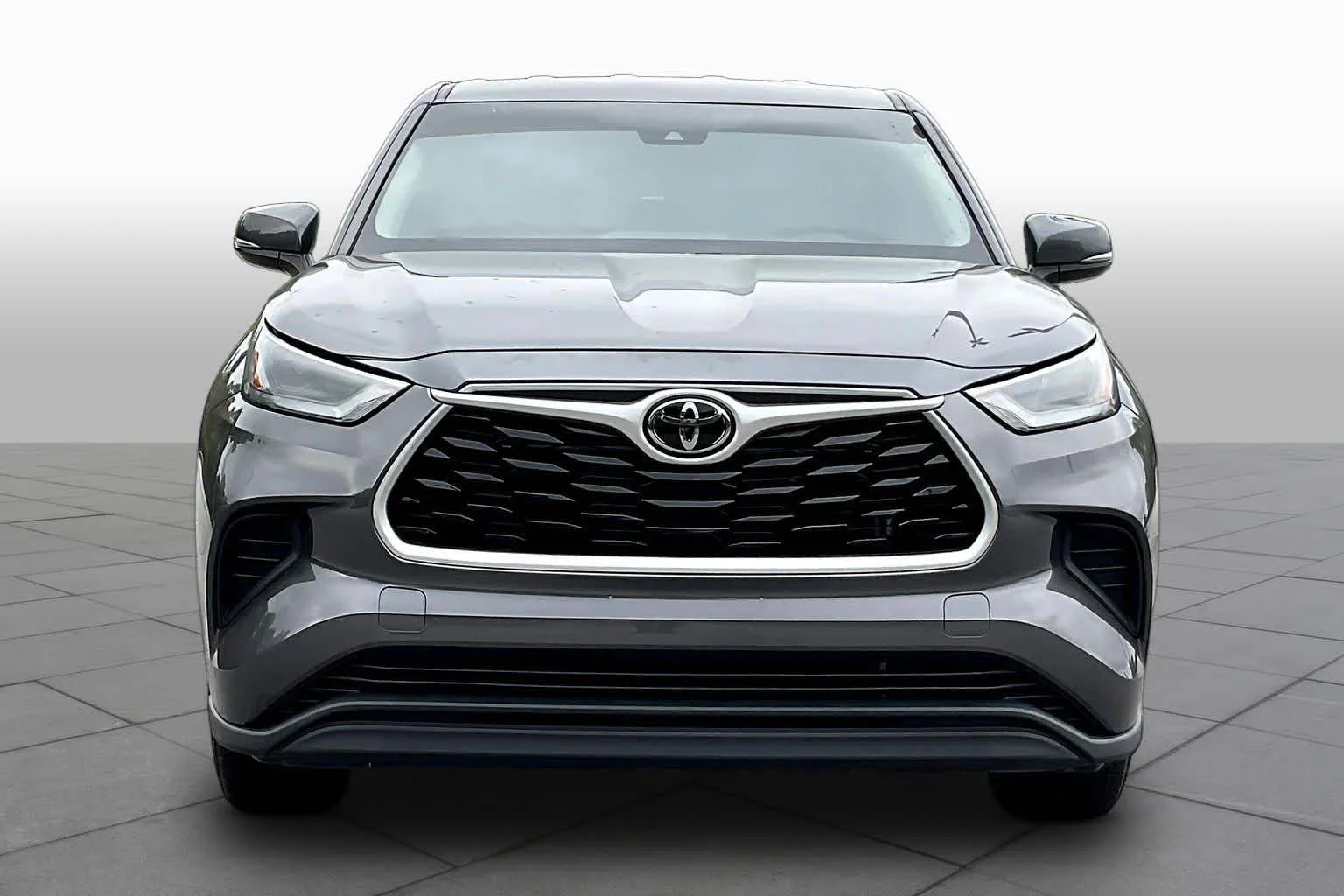 Used 2022 Magnetic Gray Metallic Toyota L image 4