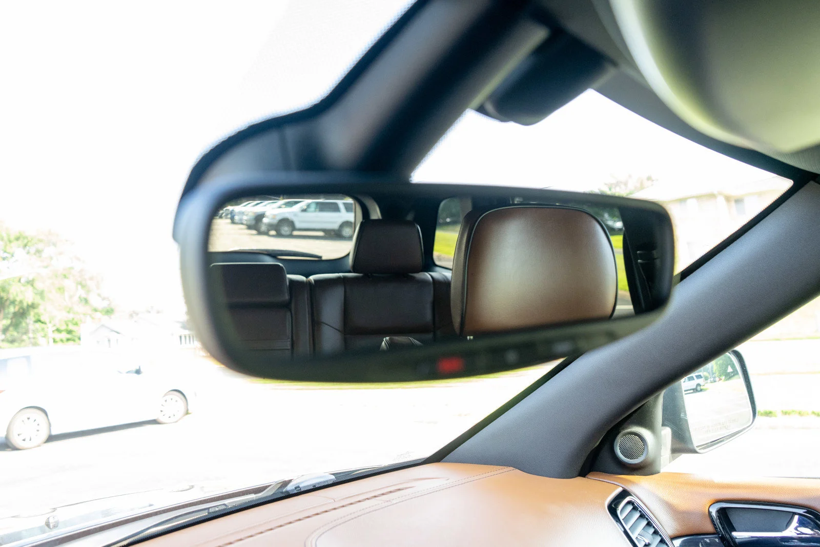Used 2020 Diamond Black Crystal Pearlcoat Jeep Overland image 25
