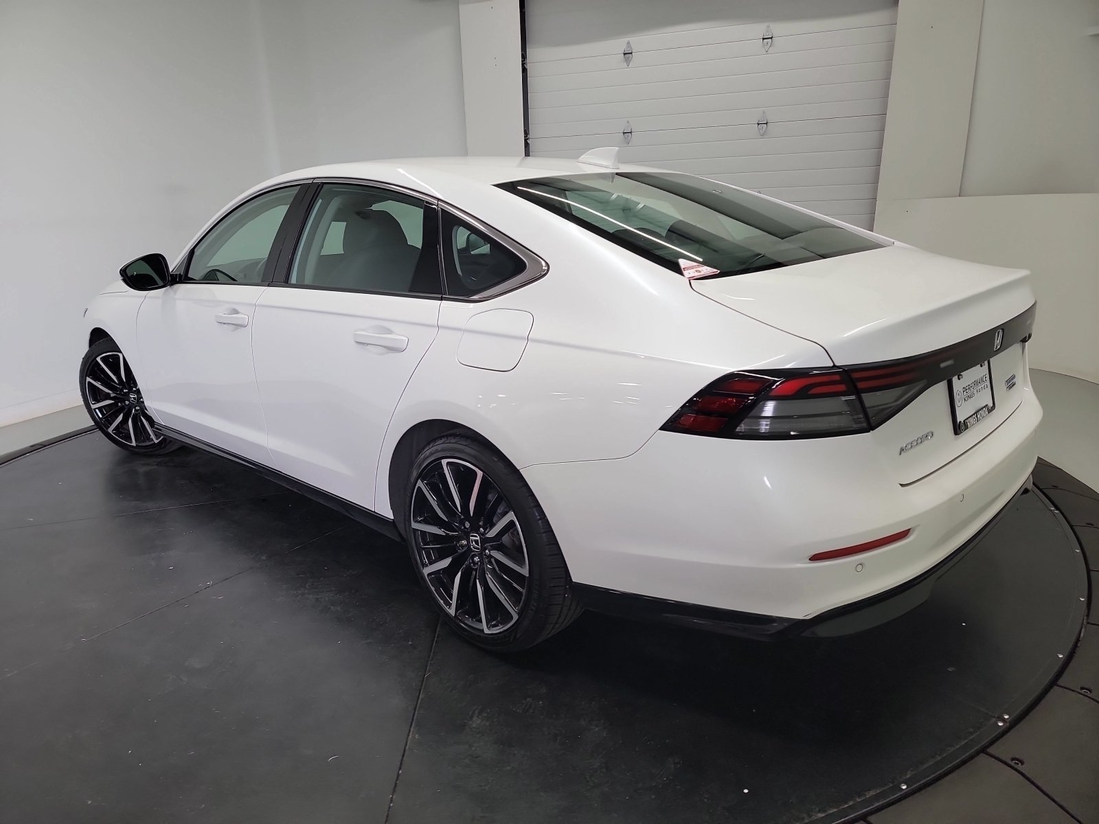 Certified Used 2025 Platinum White Pearl Honda Touring image 6