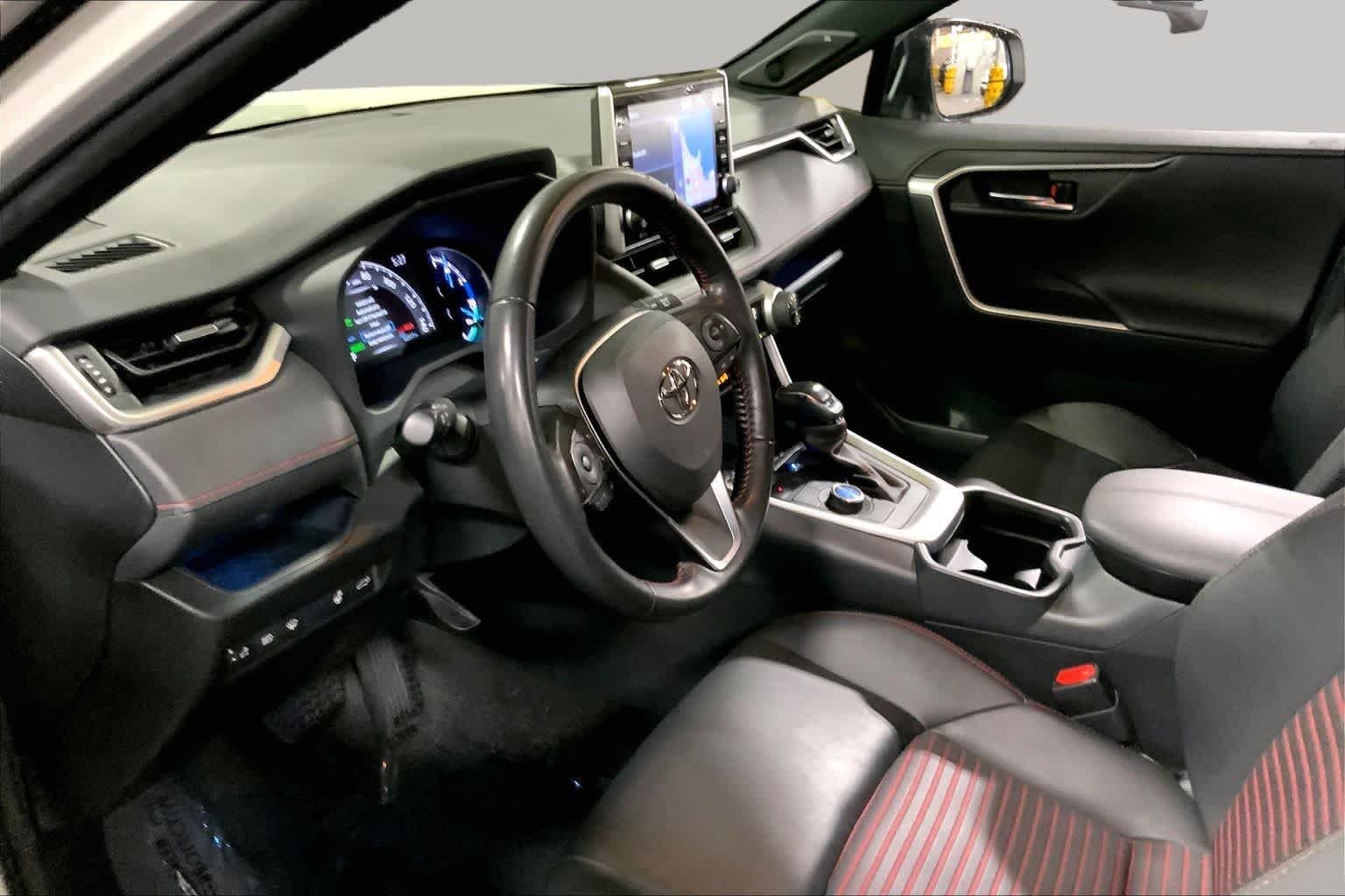 Used 2021 Blizzard Pearl w/Midnight Black Roof Toyota XSE image 18