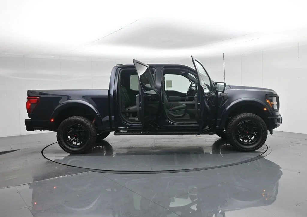 New 2025 Antimatter Blue Metallic Ford XLT image 4