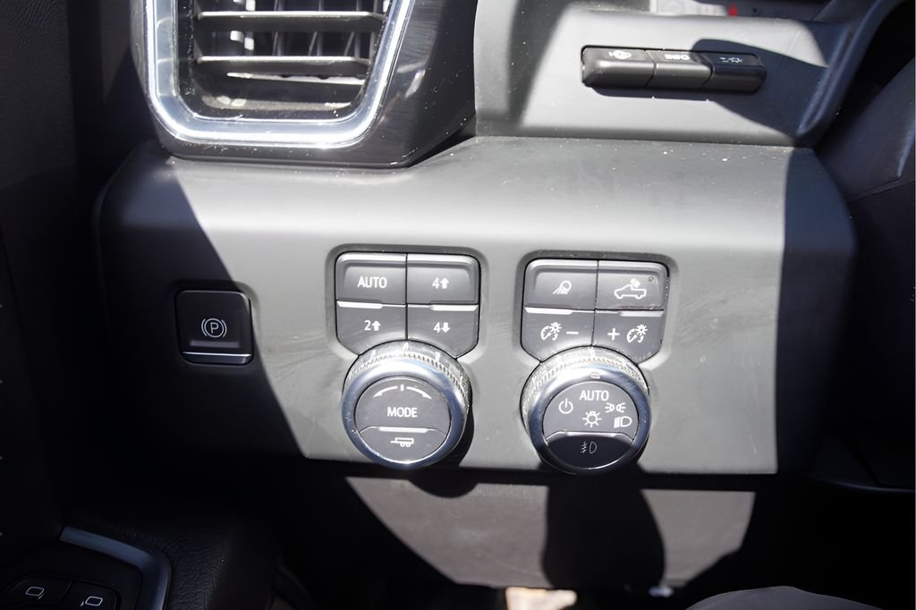 Used 2024 Onyx Black GMC Denali image 22