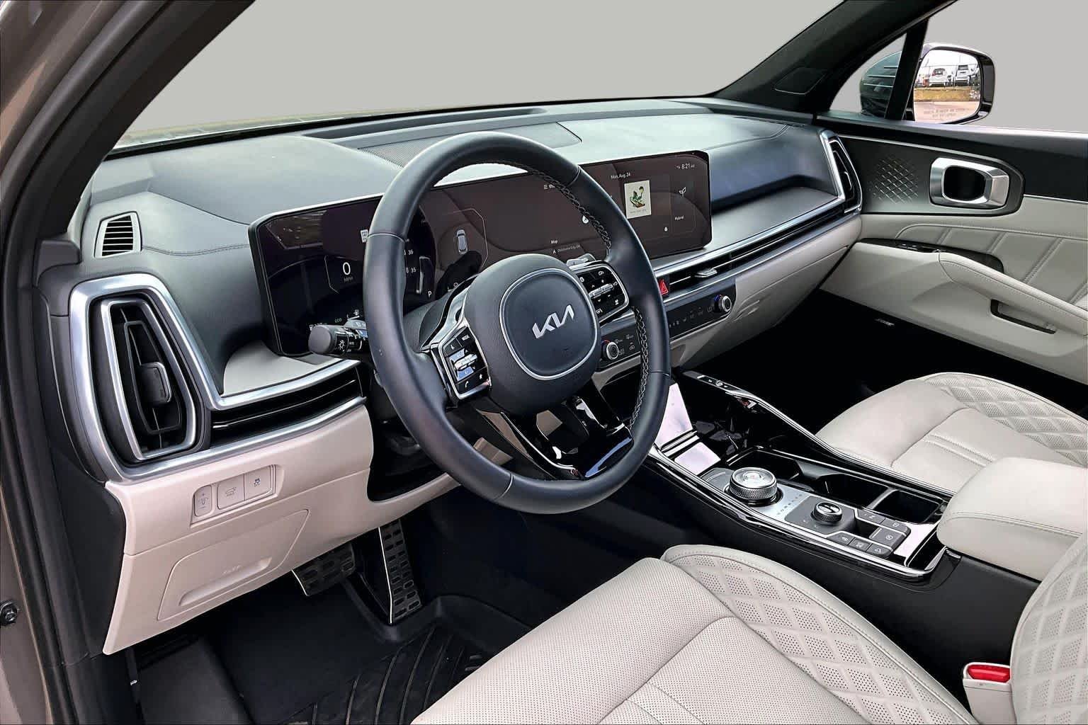 Used 2025 Volcanic Sand Kia SX Prestige image 17