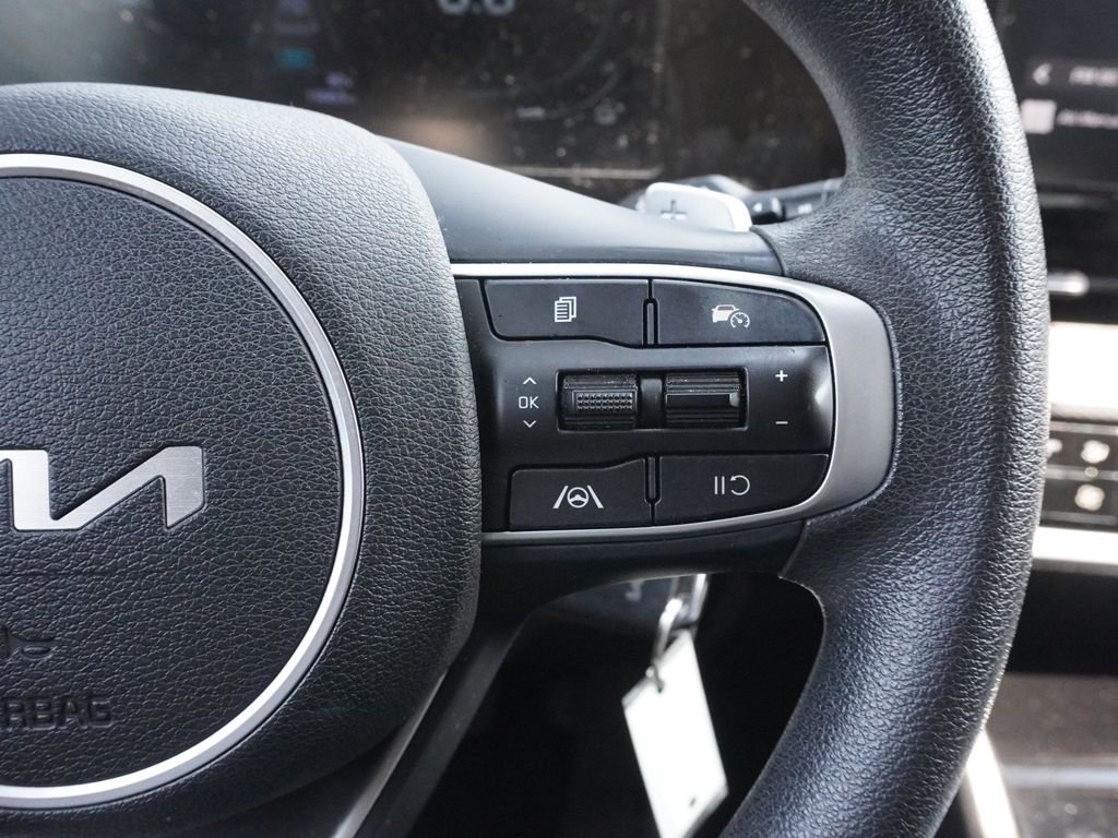 Used 2023 White Kia LX image 36