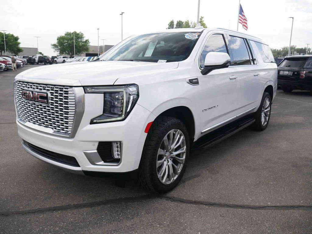 Used 2024  GMC Denali image 4