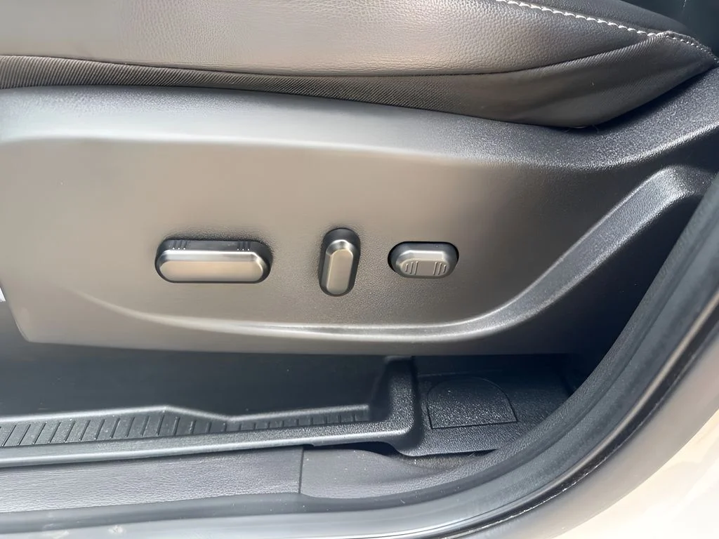 Used 2019 White Ford SEL image 10