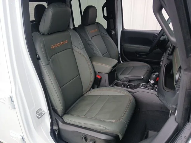 New 2026 Bright White Clear-Coat Exterior Paint Jeep Mojave X image 31