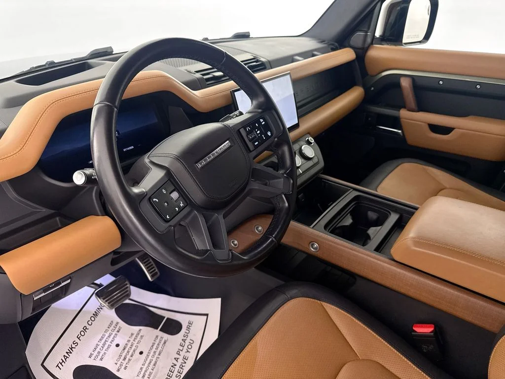 Used 2024 Green Land Rover X image 9