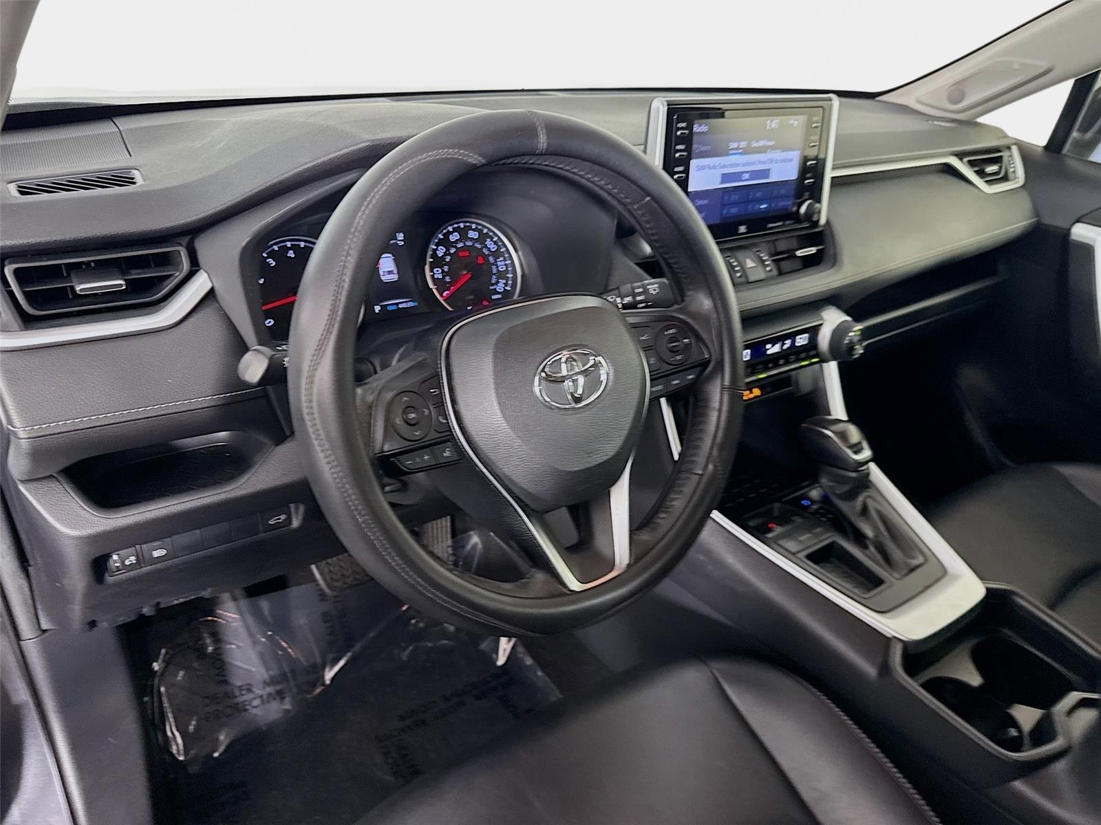 Used 2019 Magnetic Gray Metallic Toyota XLE Premium image 9