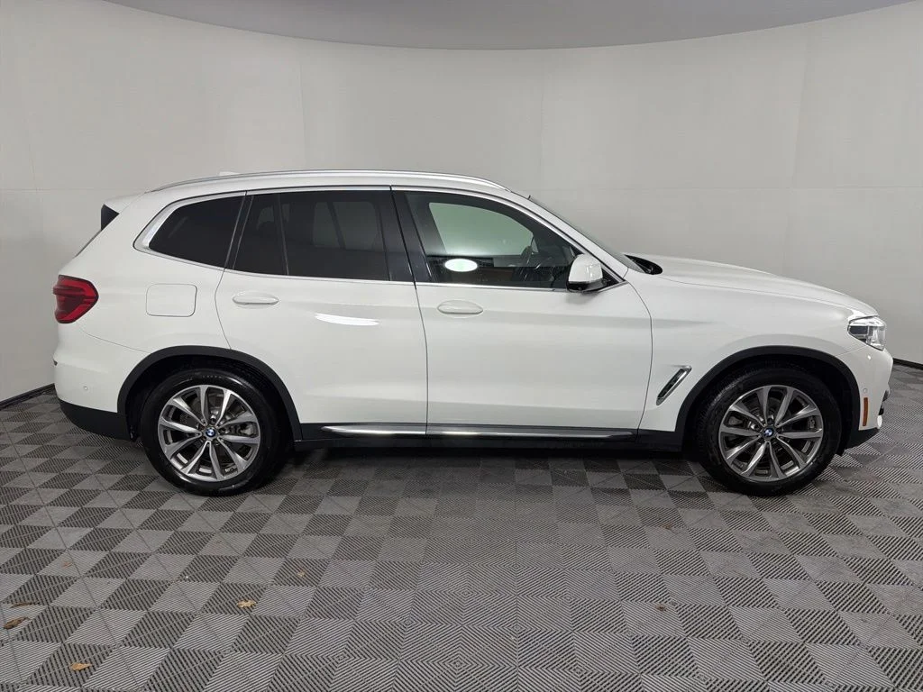 Used 2019 Alpine White BMW xDrive30i image 4