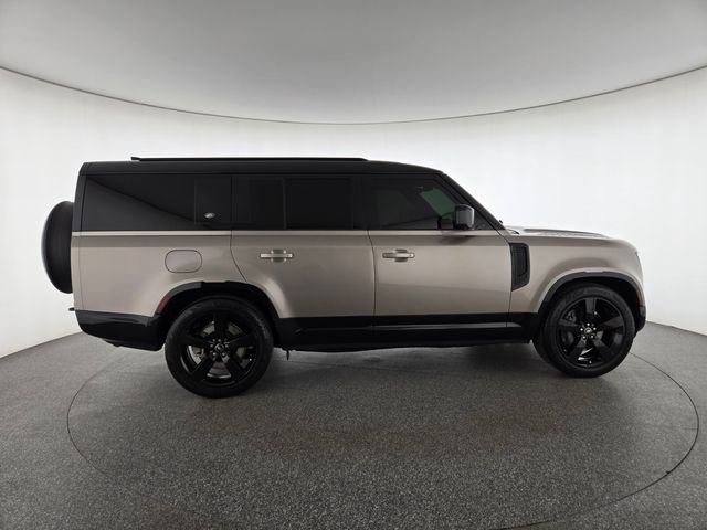 Used 2023 Gold Land Rover X-Dynamic SE image 6