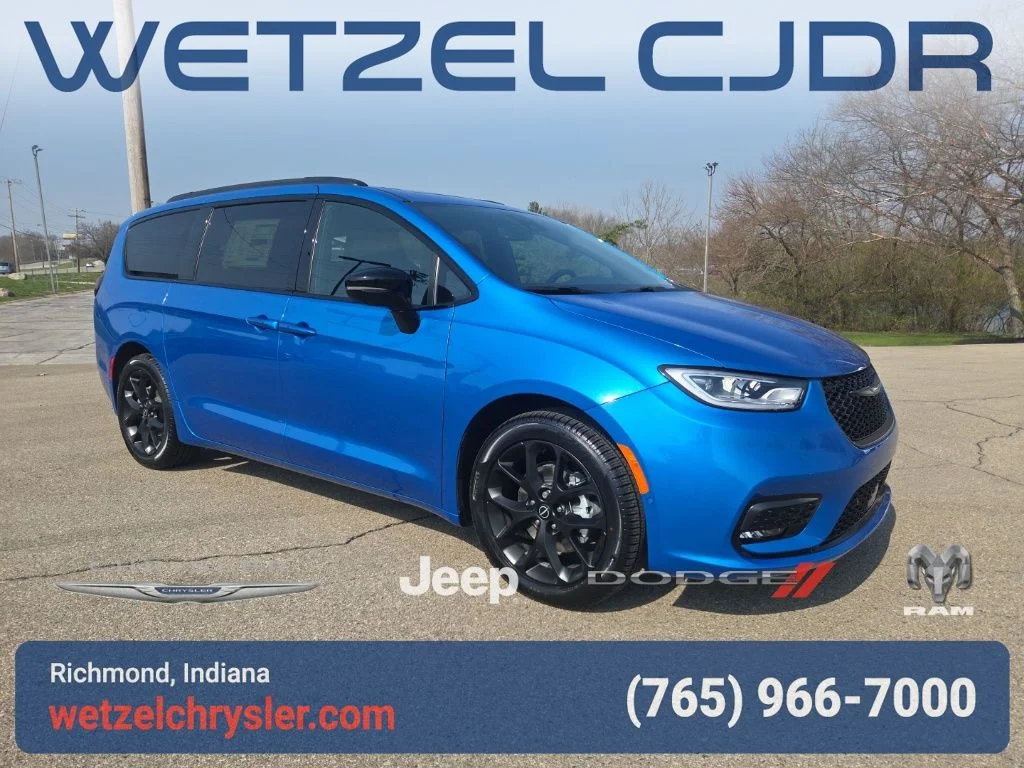 2026 Chrysler Pacifica Select's photo