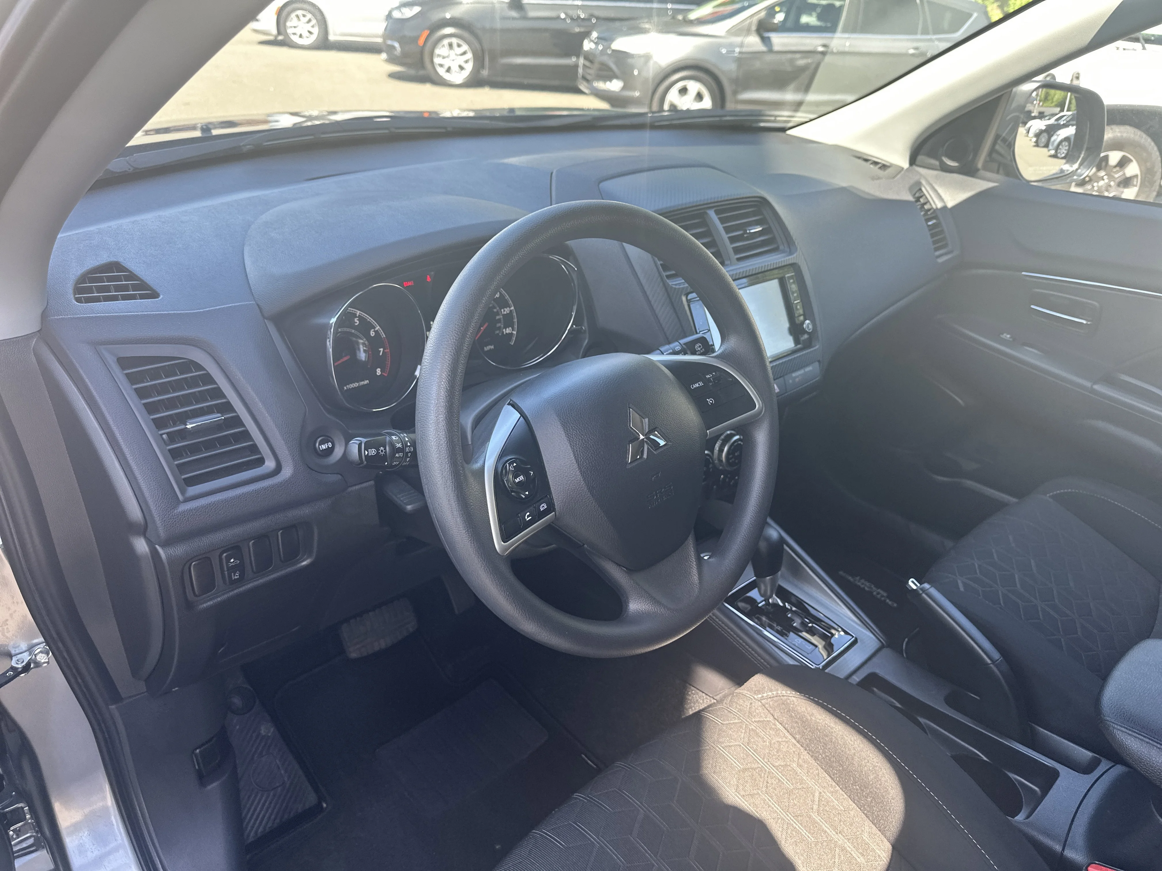 Used 2025  Mitsubishi ES image 17