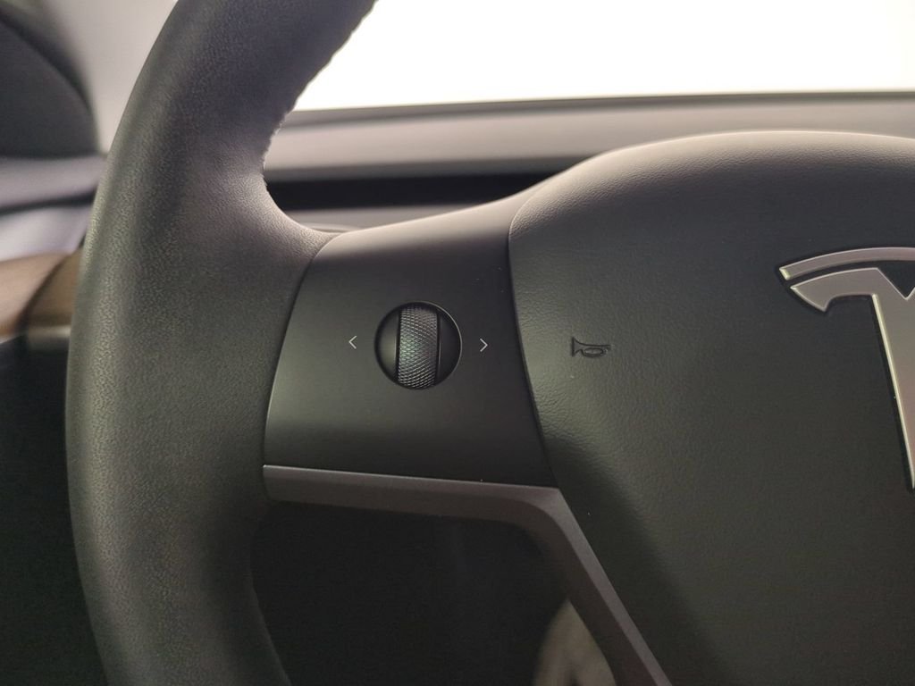 Used 2023  Tesla Long Range image 31