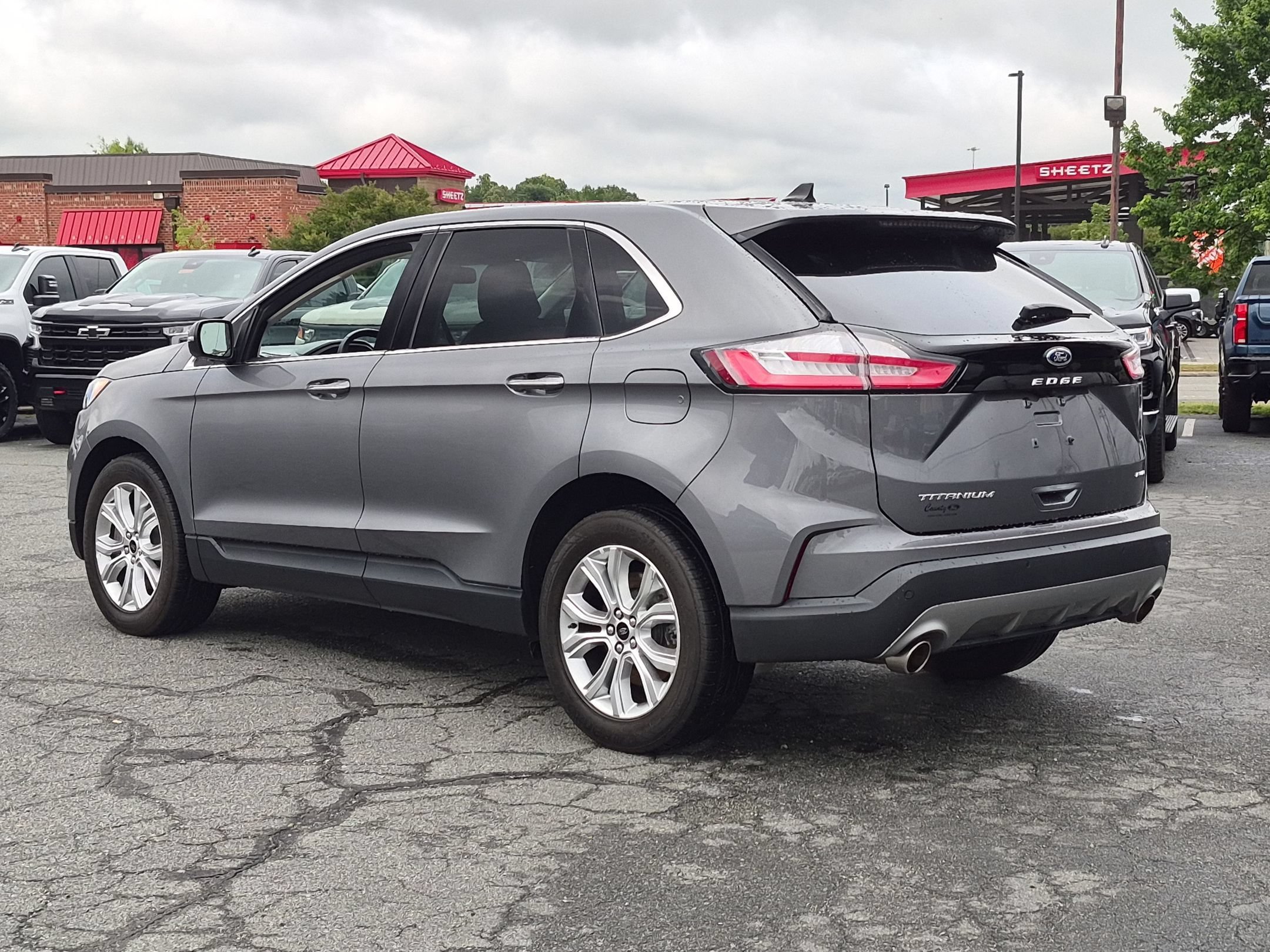 Used 2024  Ford Titanium image 3
