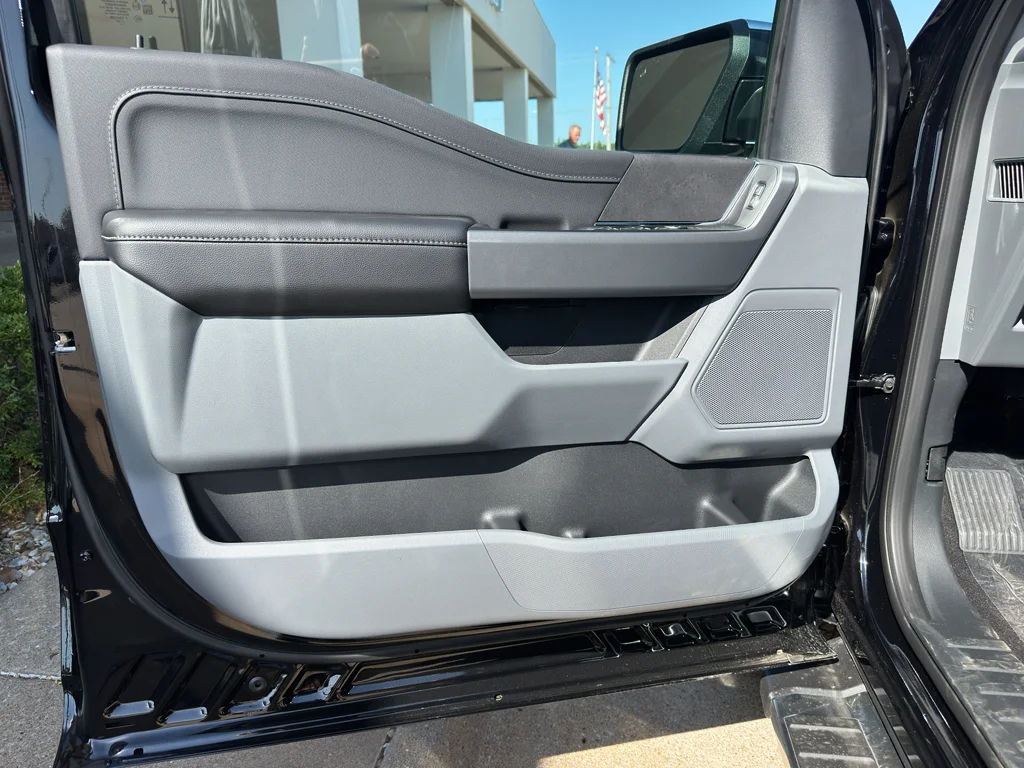 New 2026 Agate Black Metallic Ford XLT image 15