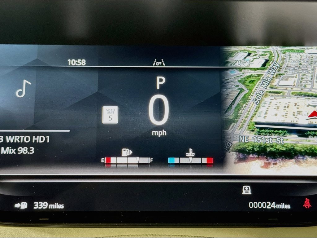 New 2027 Santorini Black Land Rover SE image 12