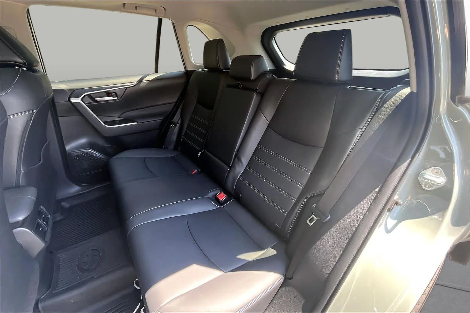 Used 2023 Lunar Rock Toyota XLE Premium image 20