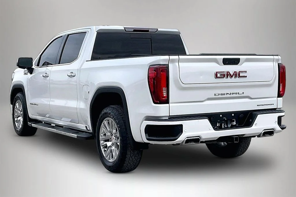 Used 2022 White GMC Denali image 4