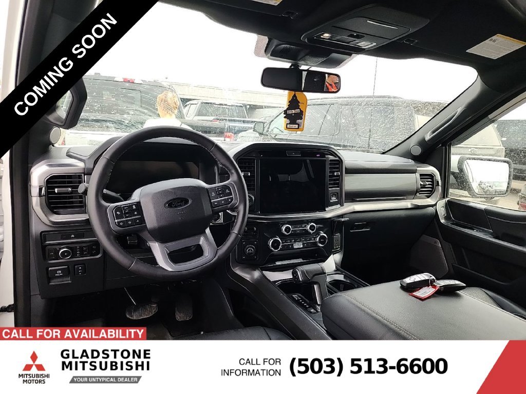 Used 2025  Ford Lariat image 2