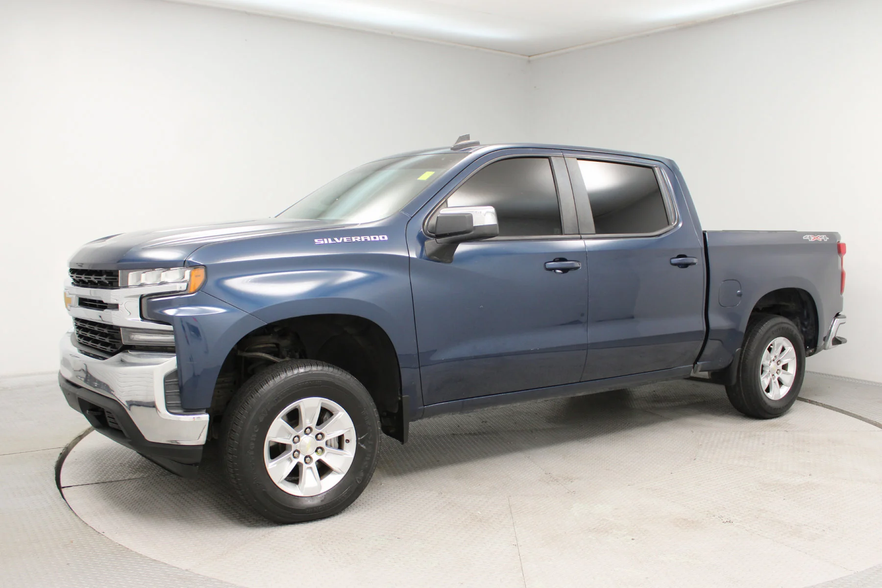 Used 2020 Northsky Blue Metallic Chevrolet 4WD Crew Cab 147 LT image 28