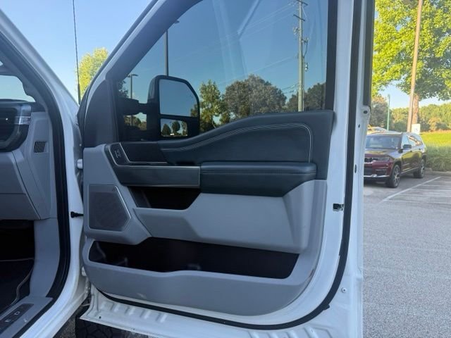 Used 2023  Ford Limited image 30