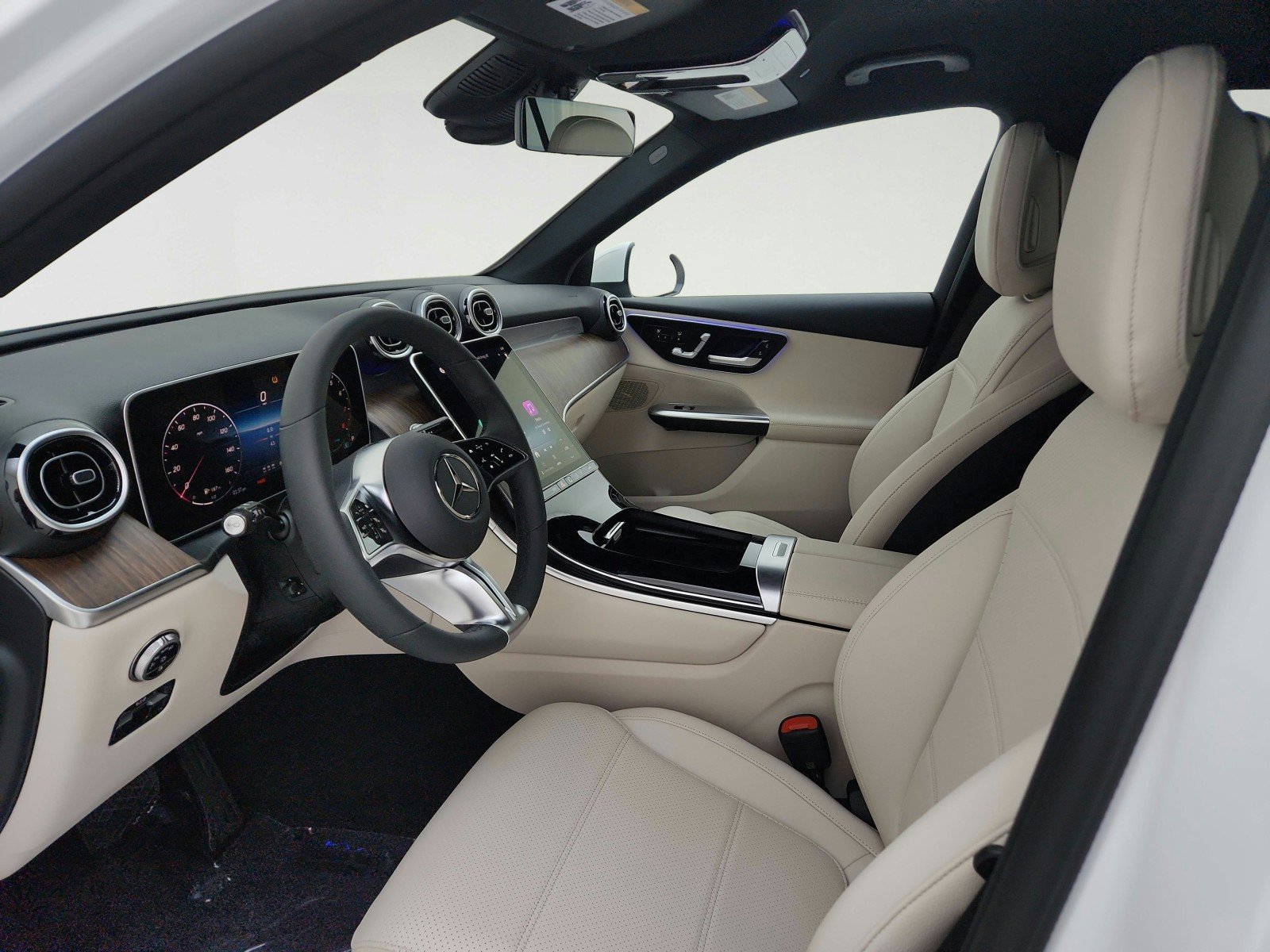 Certified Used 2025 Polar White Mercedes-Benz GLC 300 image 16