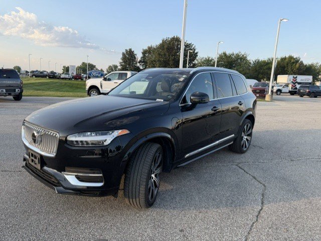 Certified Used 2023 Onyx Black Metallic Volvo Plus Bright Theme image 3