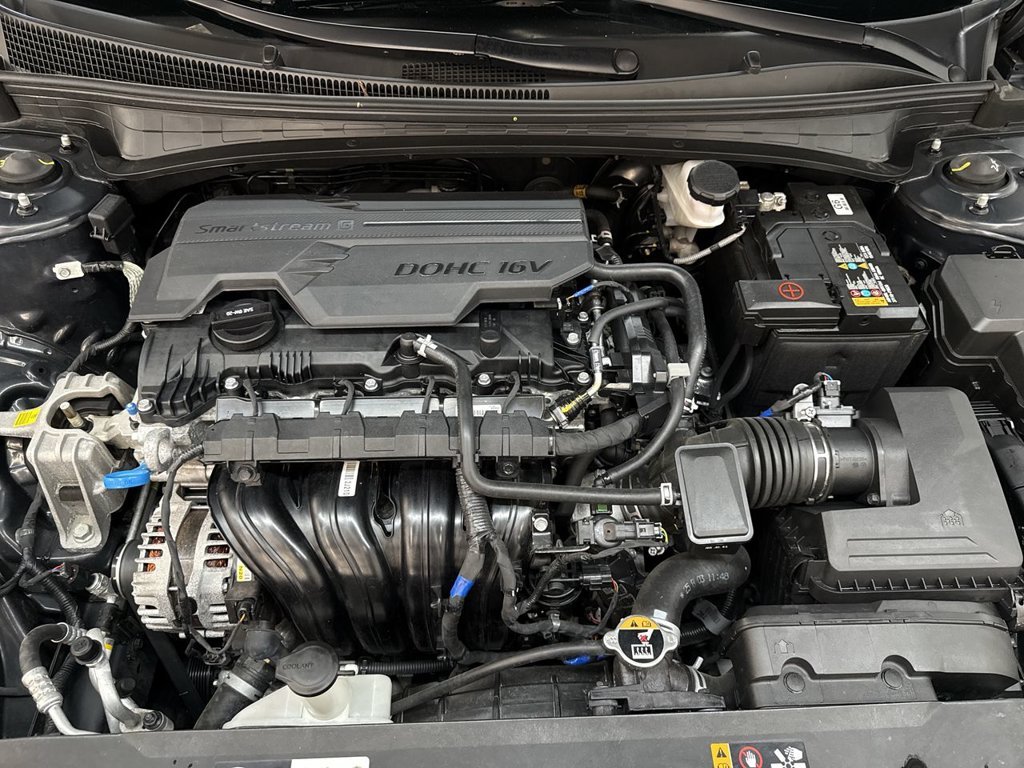 Used 2025 Abyss Black Hyundai SEL Sport image 30