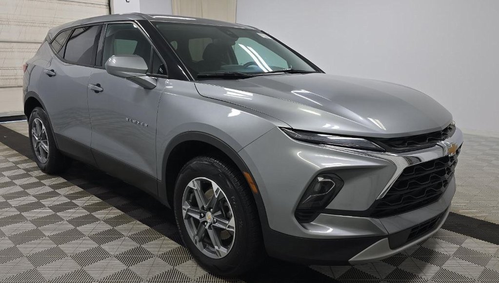 2023 Chevrolet Blazer 2LT photo 2