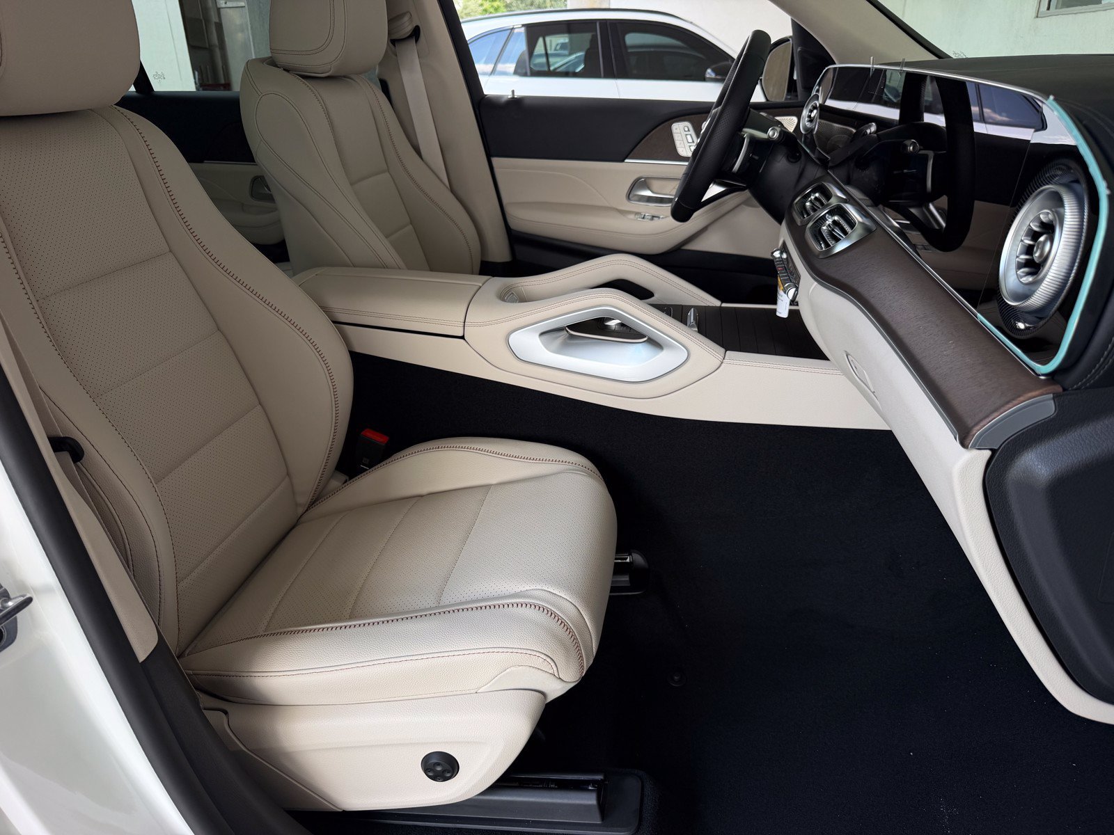 New 2027 Polar White Mercedes-Benz GLS 450 image 15