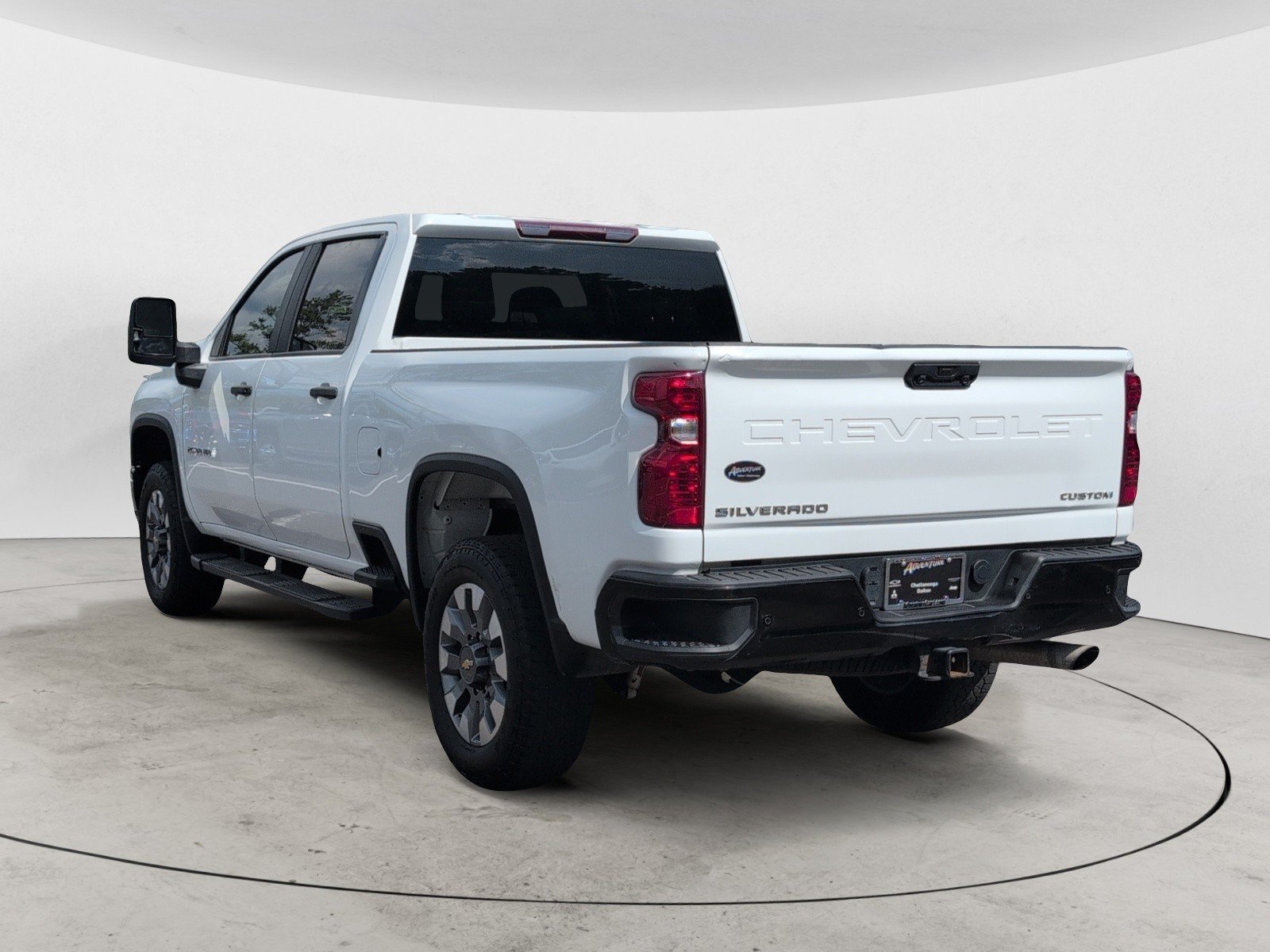 Used 2024 Summit White Chevrolet Custom image 5