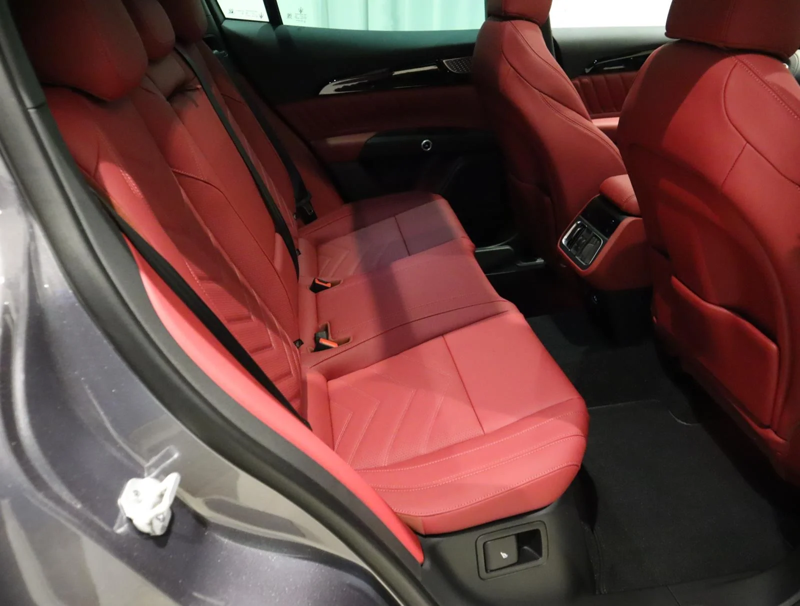 New 2025 Grigio Lava Metallic Maserati Modena AWD image 14
