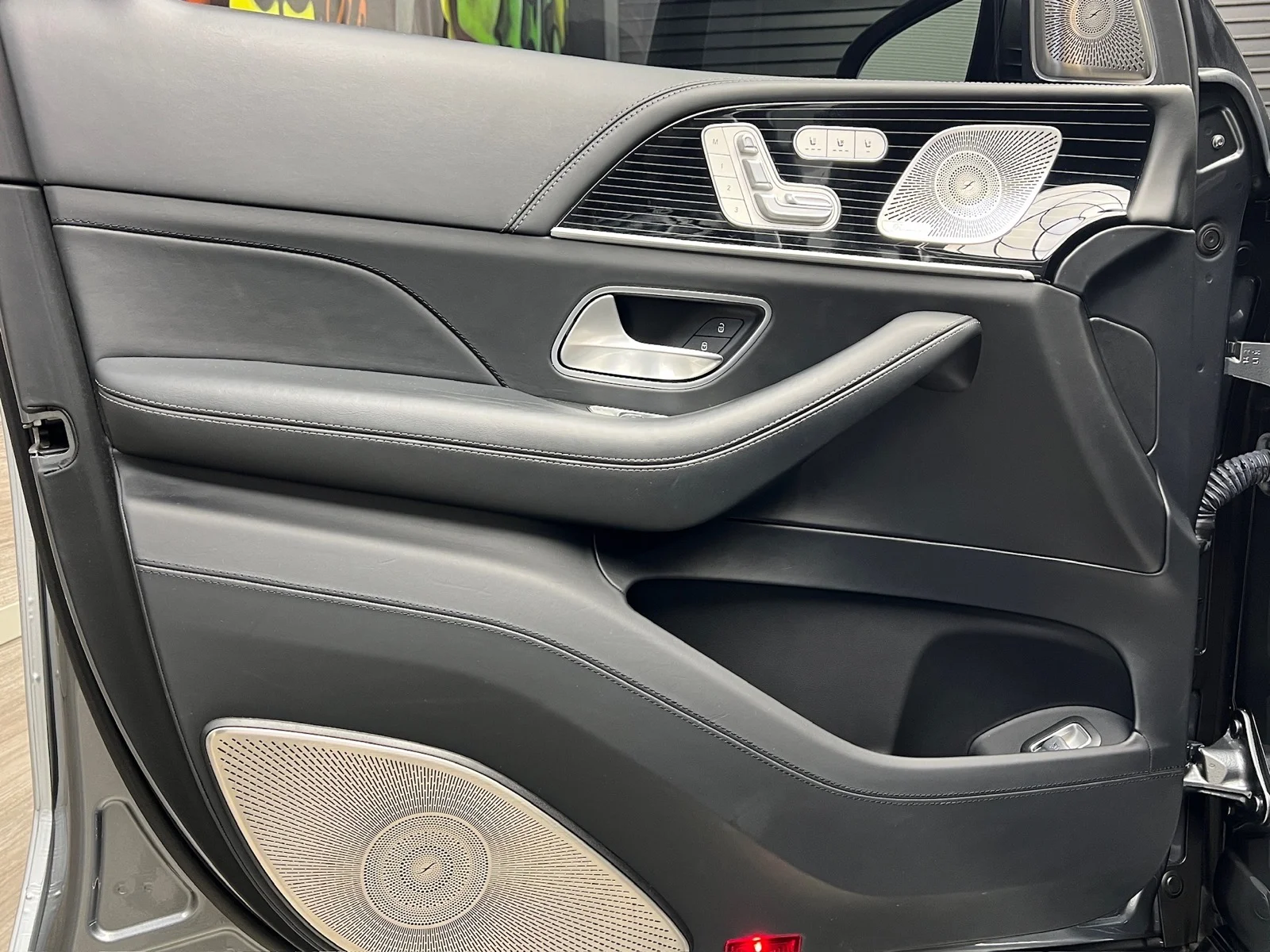 Used 2022 Cirrus Silver Metallic (922) Mercedes-Benz Mercedes-Maybach GLS 600 4MATIC® image 7