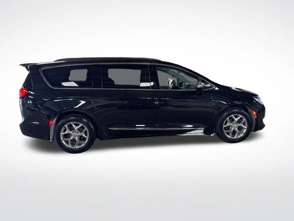 Used 2017 Black Chrysler Limited image 6