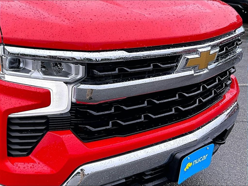 Used 2022 Red Chevrolet LT image 33