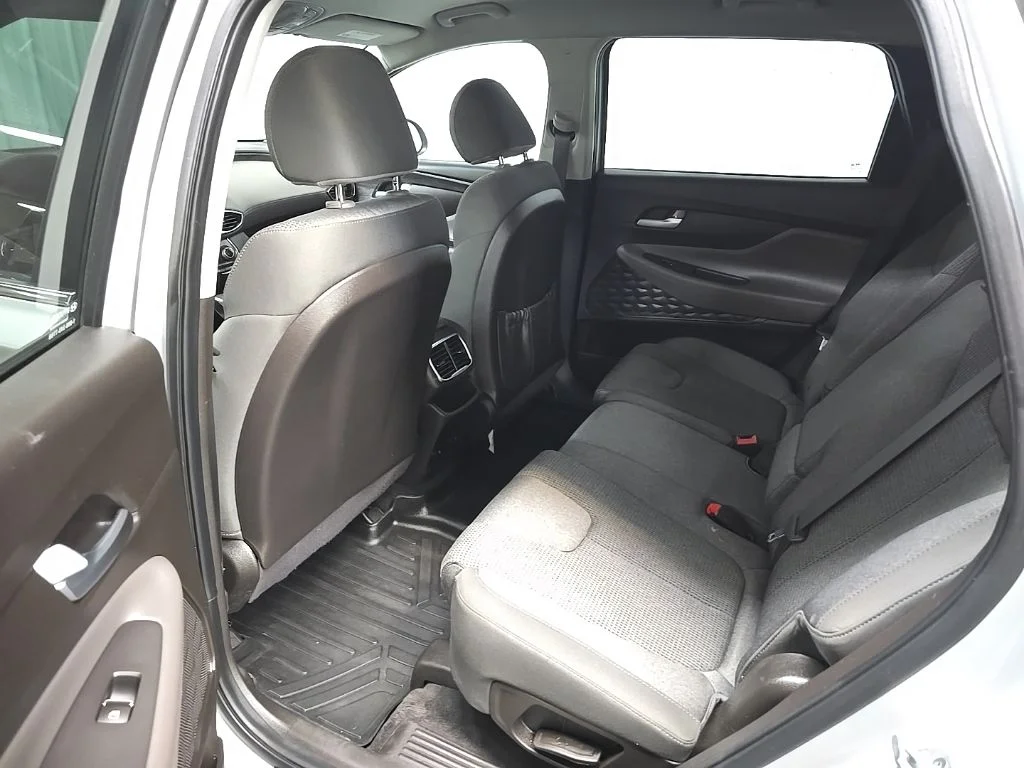 Used 2019 Silver Hyundai SE image 30