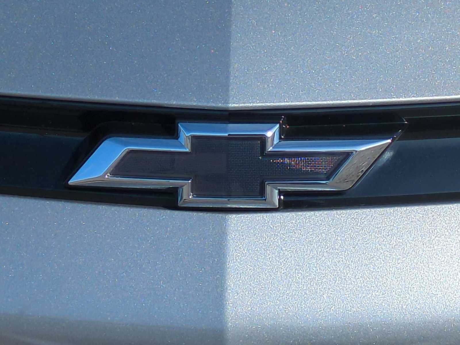 2027 Chevrolet Bolt LT - Photo 8
