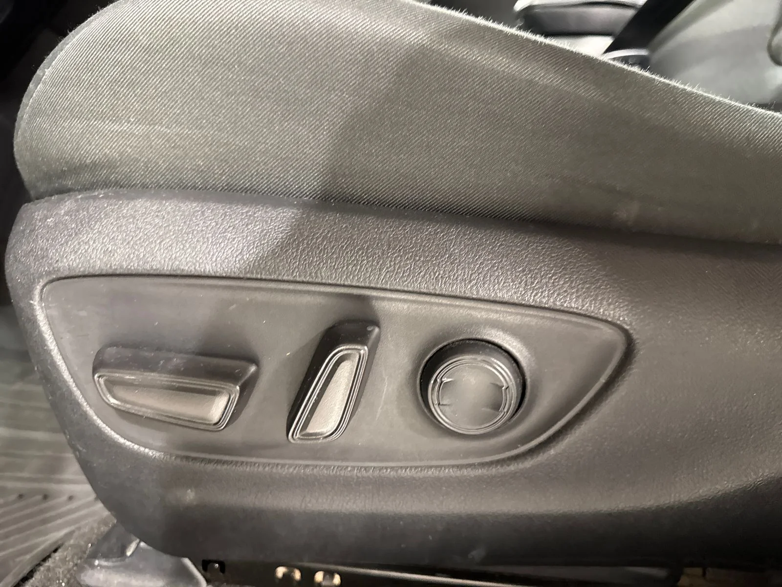Used 2021 White Toyota XLE image 16