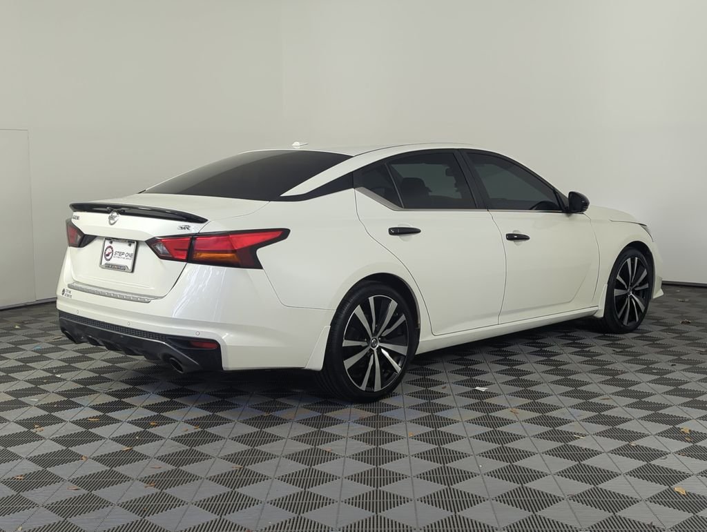 Used 2021 White Nissan 2.5 SR image 7