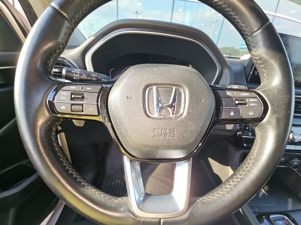 Used 2023 White Honda Touring image 17
