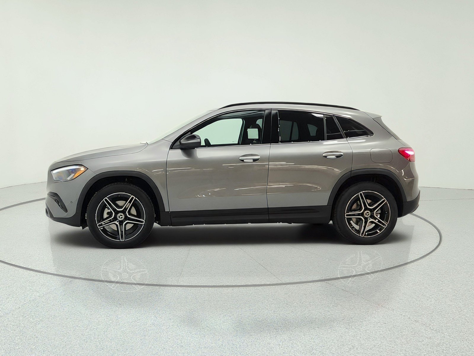 New 2026 Mountain Grey Metallic Mercedes-Benz GLA 250 SUV image 23