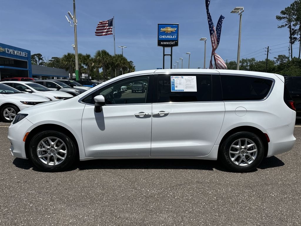 Used 2023 White Chrysler LX image 13